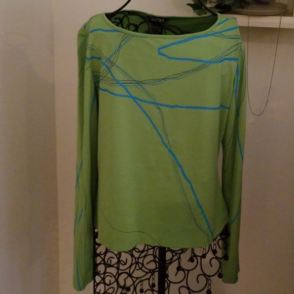 Ladies matching jacket comes with long sleeved top - Picture 2 of 5